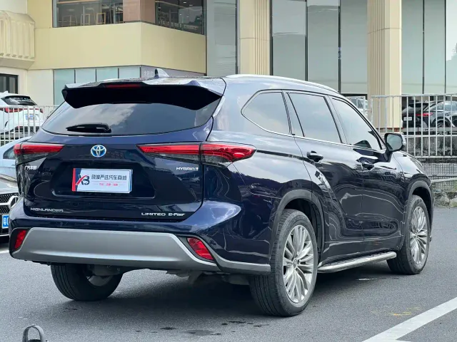 Toyota Highlander — Фото автомобиля 10