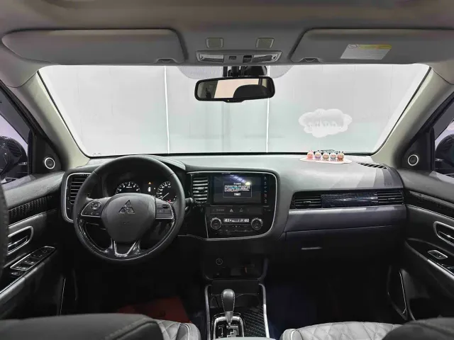 Mitsubishi Outlander — Фото автомобиля 13