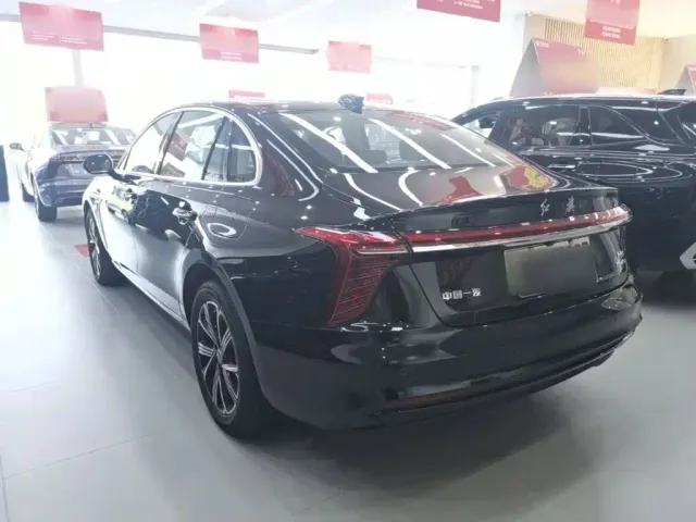 Hongqi H5 PHEV — Фото автомобиля 4