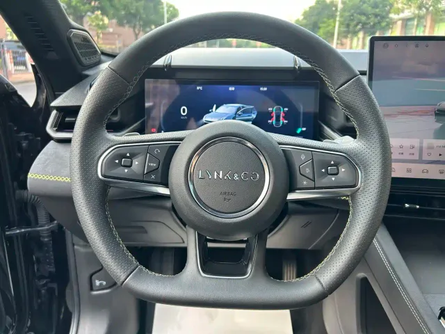 Lynk & Co 03 — Фото автомобиля 14