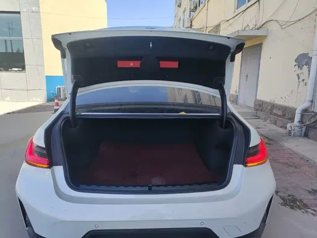 BMW 3 Series — Фото автомобиля 18