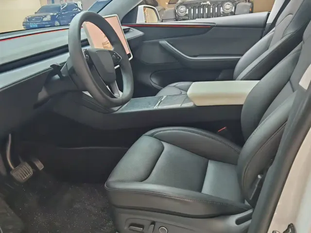 Tesla Model Y — Фото автомобиля 6