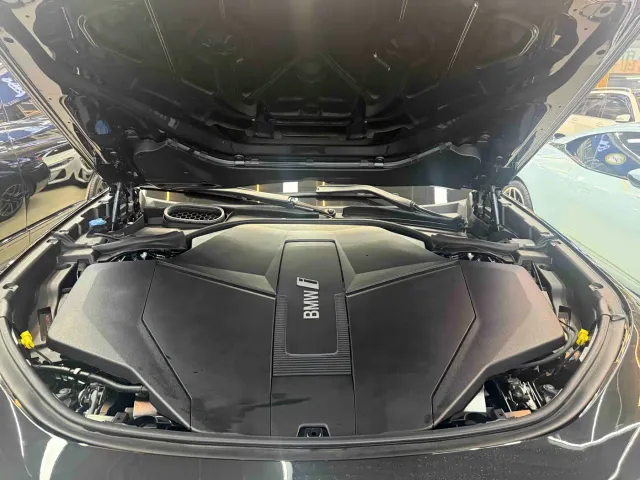 BMW i7 — Фото автомобиля 15