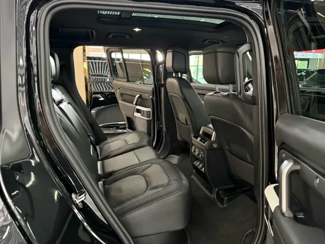 Land Rover Defender — Фото автомобиля 11
