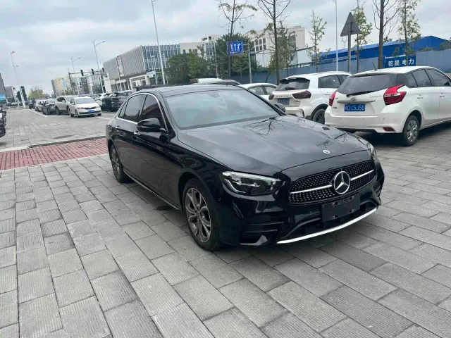 Mercedes-Benz E-Class — Фото автомобиля 3