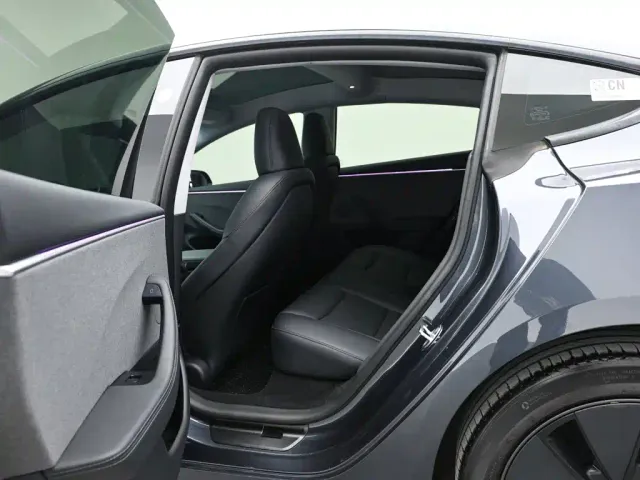 Tesla Model 3 — Фото автомобиля 12