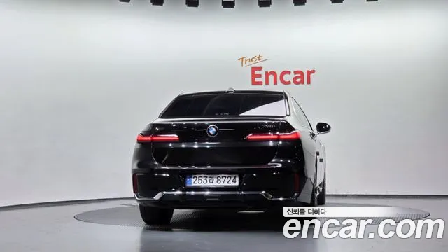 BMW 7 Series G70 — Фото автомобиля 4