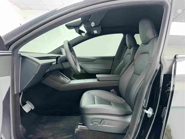 Tesla Model Y — Фото автомобиля 4