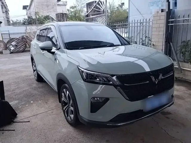 Wuling Asta — Фото автомобиля 3