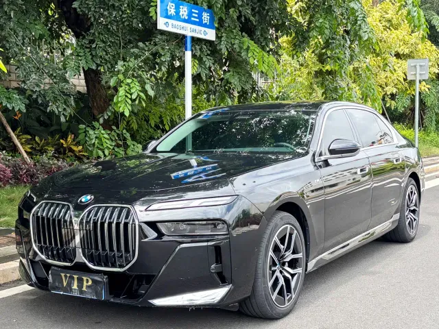 Фотография автомобиля — BMW 7 Series