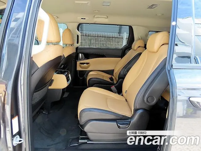 Kia Carnival Generation 4 — Фото автомобиля 6