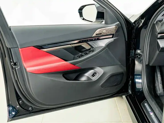 BMW BMW 5 Series 2025 530Li Premium M Sport Package — Фото автомобиля 18