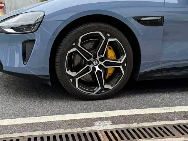 Xiaomi SU7 — Фото автомобиля 2