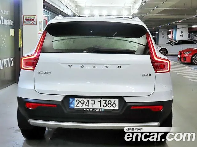 Вольво XC40 — Фото автомобиля 5