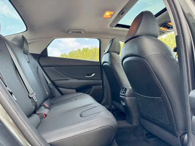 Hyundai Elantra — Фото автомобиля 16