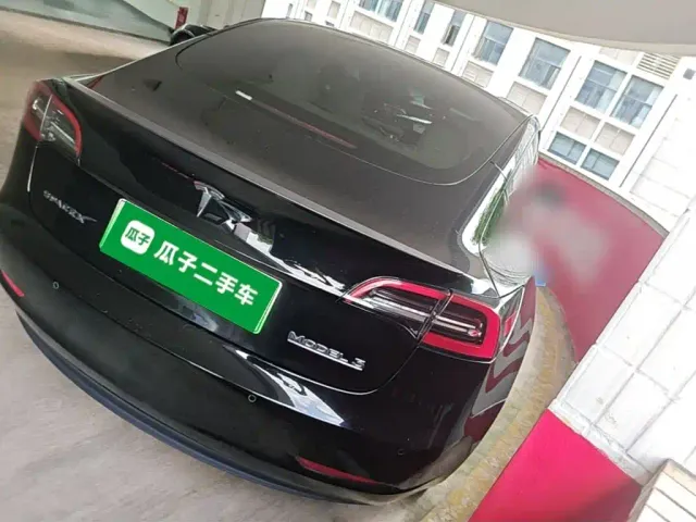 Tesla Model 3 — Фото автомобиля 6