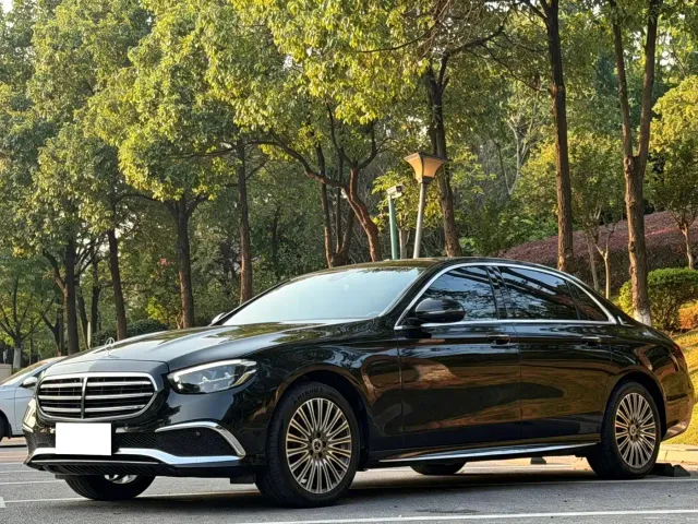 Фотография автомобиля — Mercedes-Benz E-Class