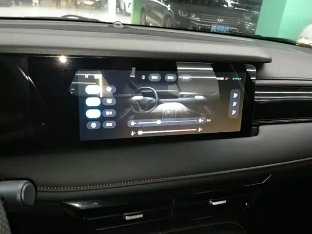 Roewe i5 — Фото автомобиля 12
