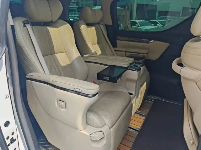 Toyota Alphard 2021 Hybrid 2.5L Premium — Фото автомобиля 13