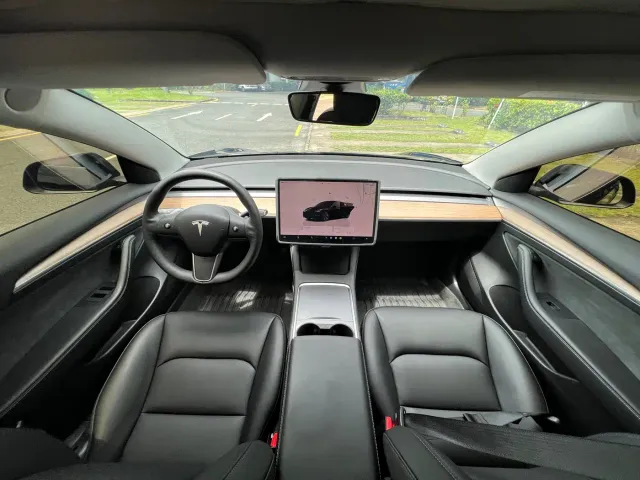 Tesla Model 3 — Фото автомобиля 22