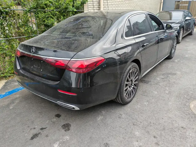 Mercedes-Benz E-Class — Фото автомобиля 11