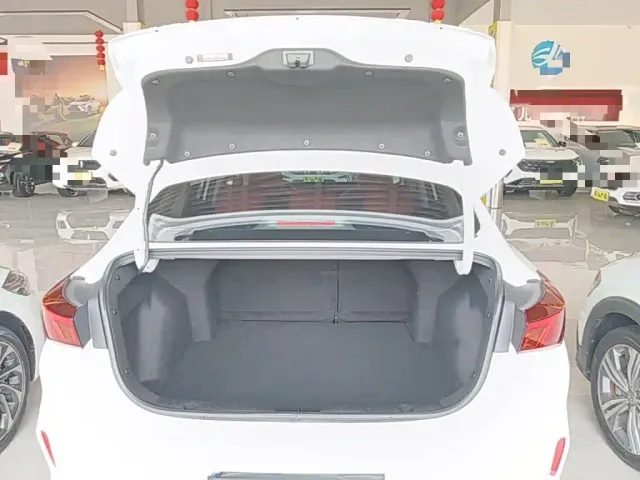 Changan Eado — Фото автомобиля 18
