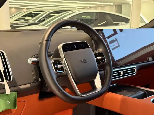 Li Auto L8 — Фото автомобиля 5
