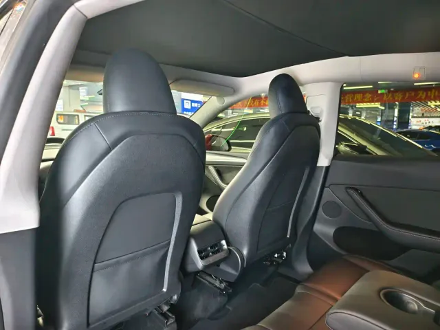 Tesla Model Y — Фото автомобиля 8