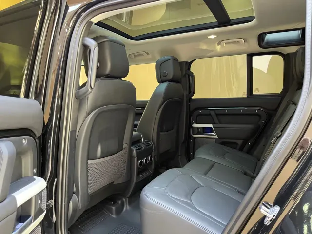 Land Rover Defender — Фото автомобиля 13