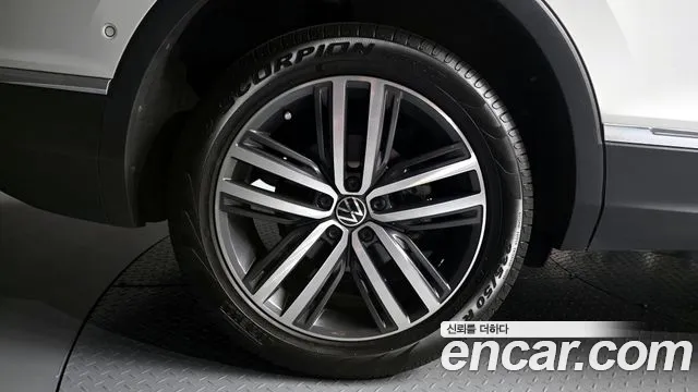 Volkswagen Tiguan — Фото автомобиля 5