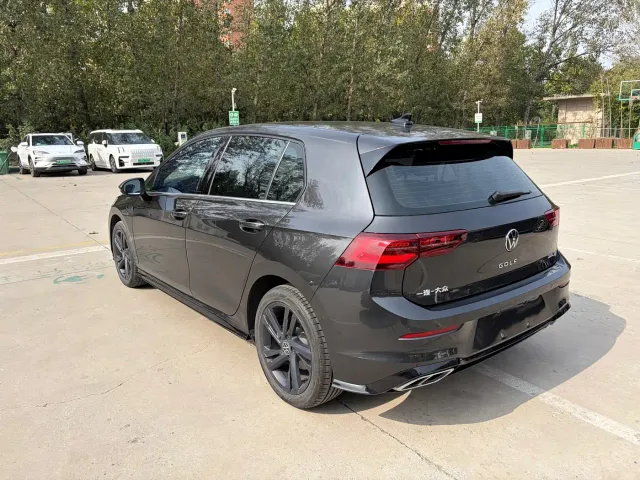 Volkswagen Golf — Фото автомобиля 7