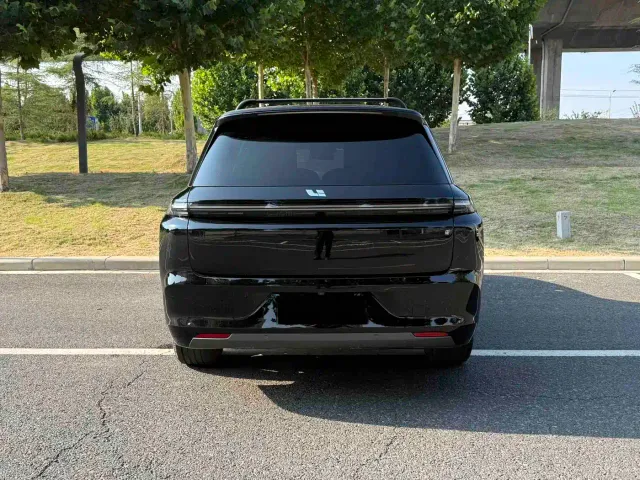 Li Auto L8 — Фото автомобиля 9