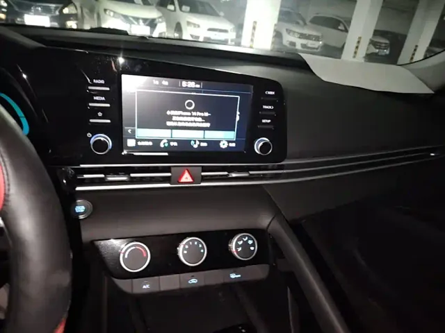 Hyundai Elantra — Фото автомобиля 12