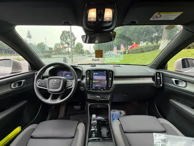 Volvo XC40 — Фото автомобиля 13