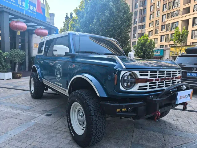 Ford Bronco — Фото автомобиля 3