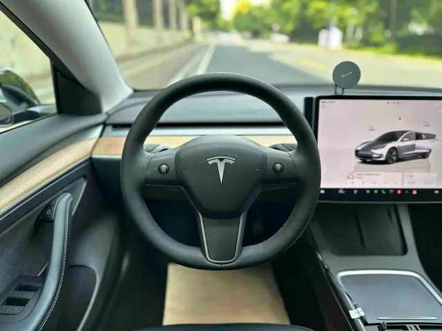 Tesla Model 3 — Фото автомобиля 14