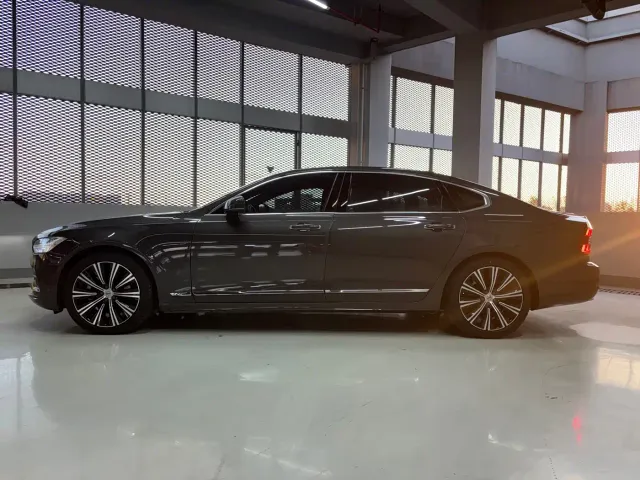 Volvo S90 — Фото автомобиля 15