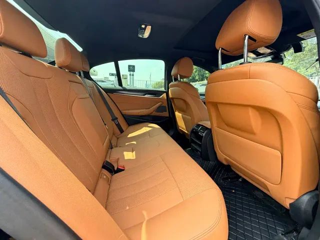 BMW 5 Series — Фото автомобиля 15