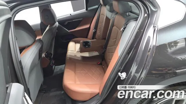 BMW 5 Series G60 — Фото автомобиля 18