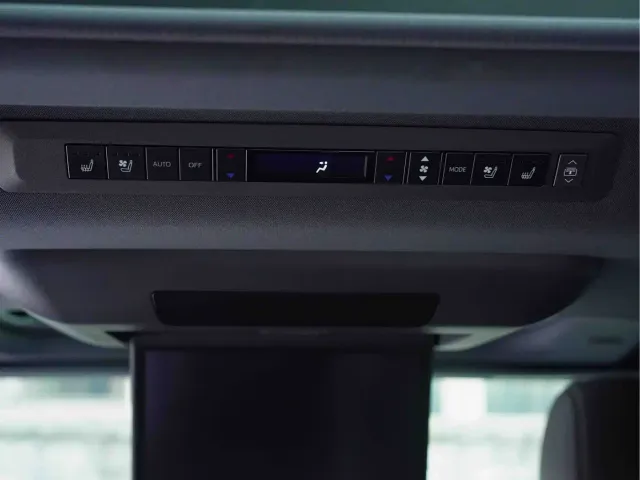 Toyota Toyota Sienna 2021 2.5L Hybrid Platinum Edition — Фото автомобиля 18