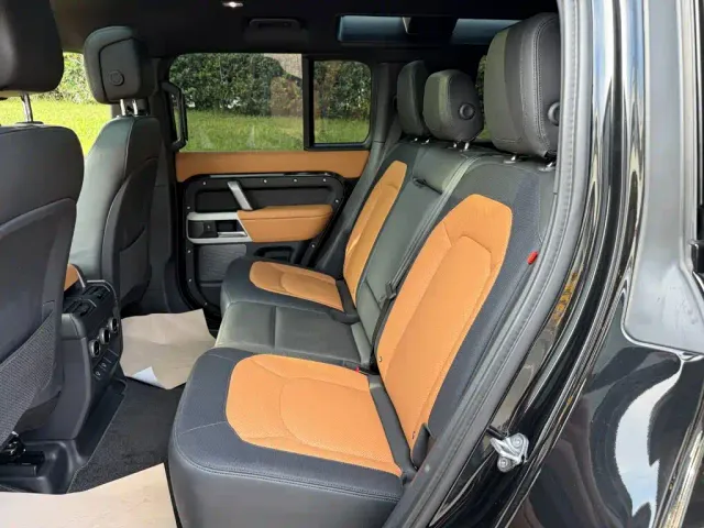 Land Rover Defender — Фото автомобиля 11