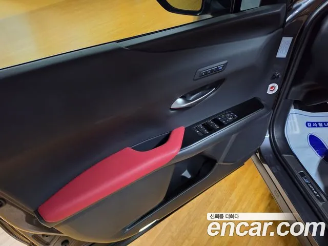 Lexus UX — Фото автомобиля 6