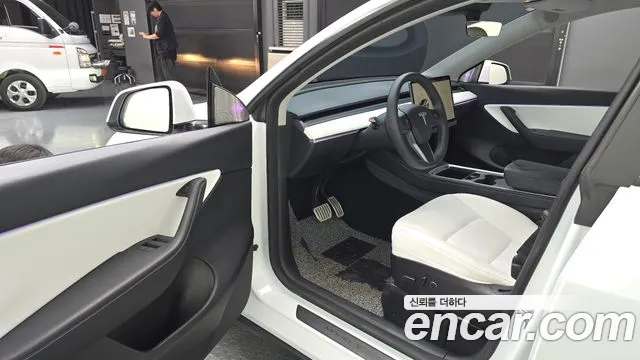 Tesla Model Y — Фото автомобиля 10