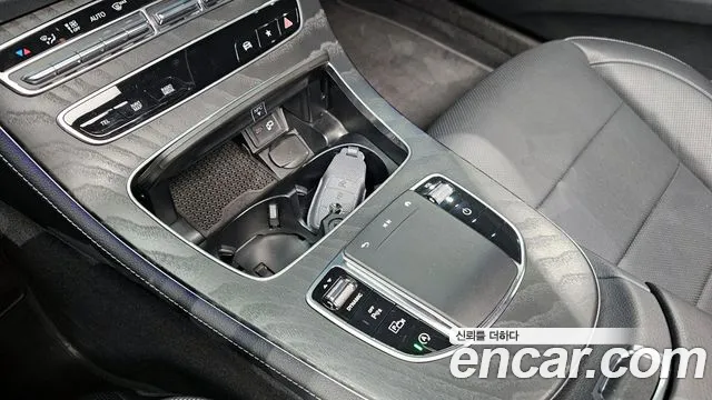 Mercedes-Benz E-Class — Фото автомобиля 17