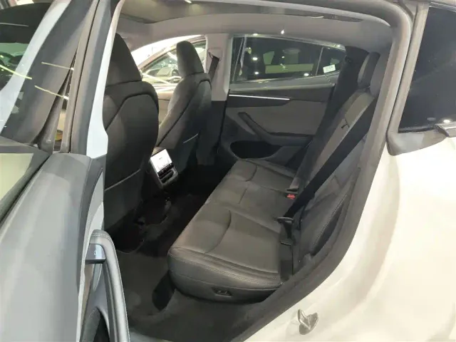 Tesla Model Y — Фото автомобиля 12