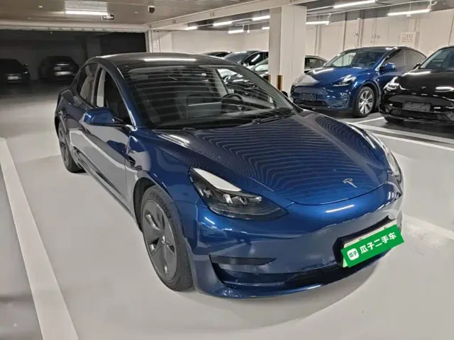 Tesla Model 3 — Фото автомобиля 3