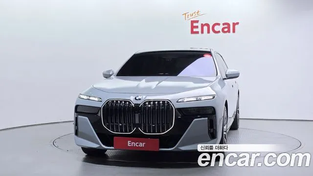 BMW 7-Series 7 серия (G70) 740i xDrive M Sport — Фото автомобиля 3