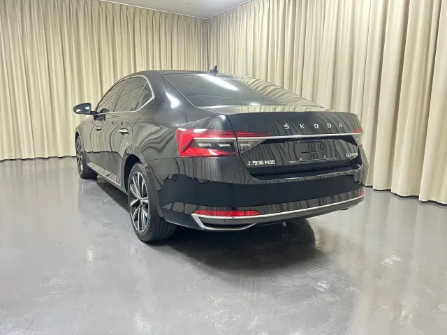Skoda Superb — Фото автомобиля 4