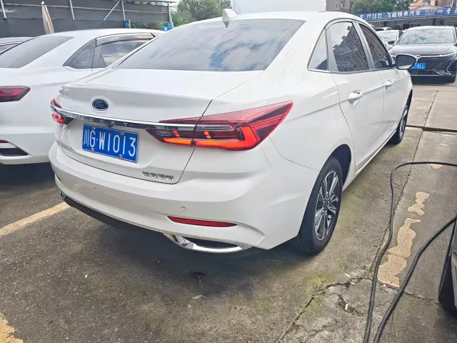 Ford Escort — Фото автомобиля 15