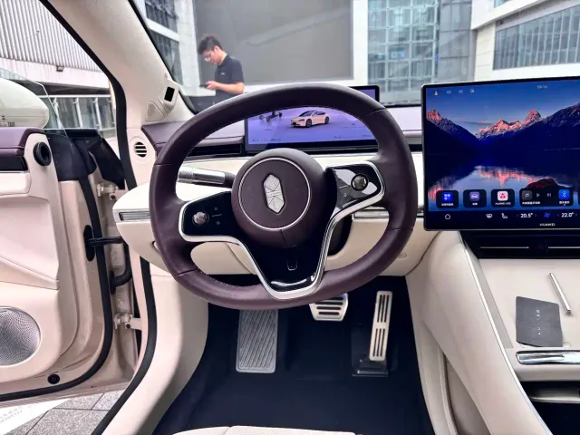 Luxeed S7 — Фото автомобиля 19